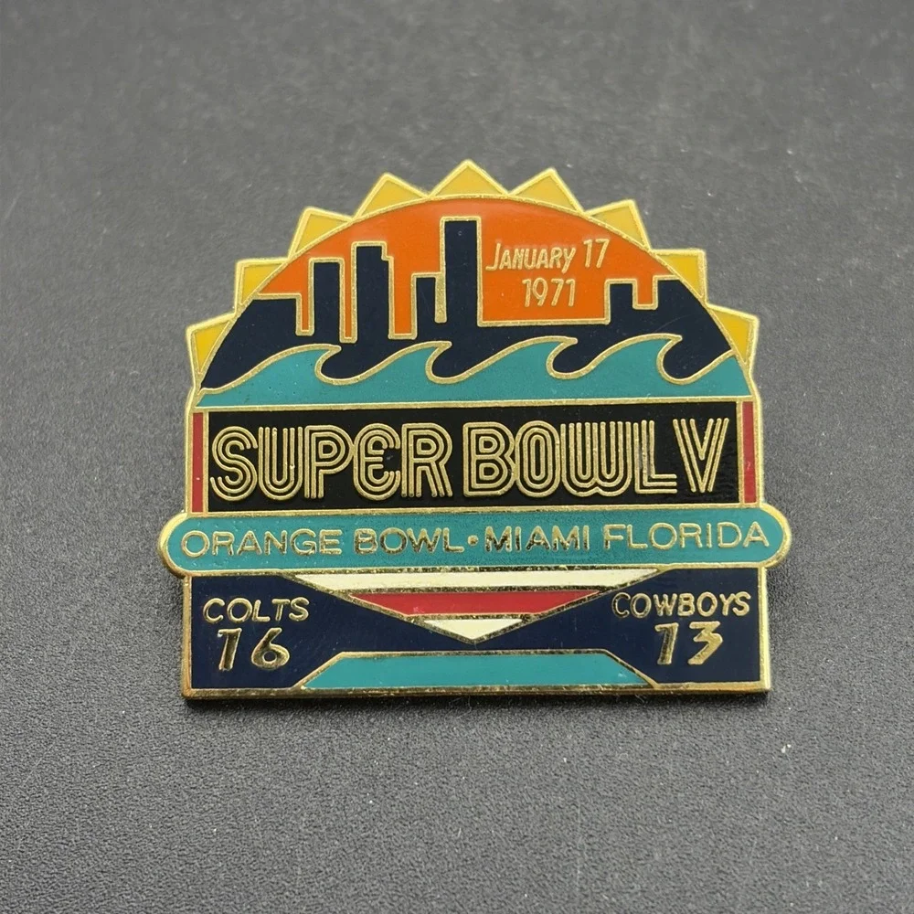Super Bowl V Indianapolis Colts Dallas‎ Cowboys NFL Football Lapel Hat Pin